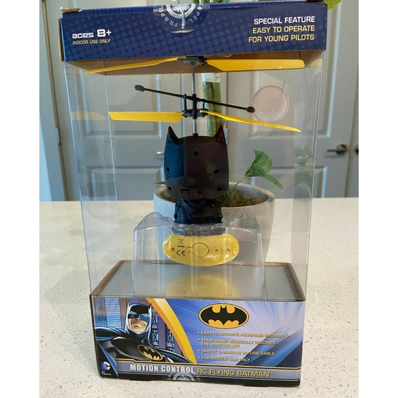 Motion Control RC Flying Batman - Picture 2 of 4